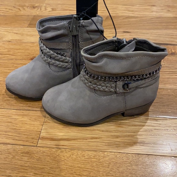 Brand New Booties!! Size 7 - Picture 2 of 5